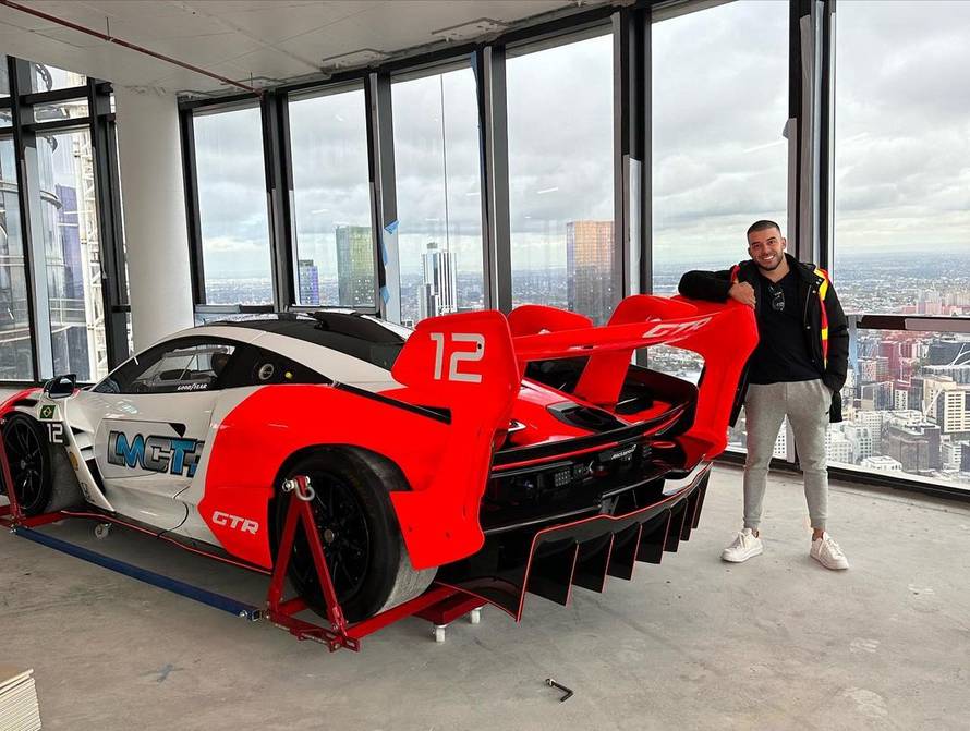 Bogataš razbjesnio javnost i parkirao McLaren od 3 milijuna dolara u penthouse na 57. katu