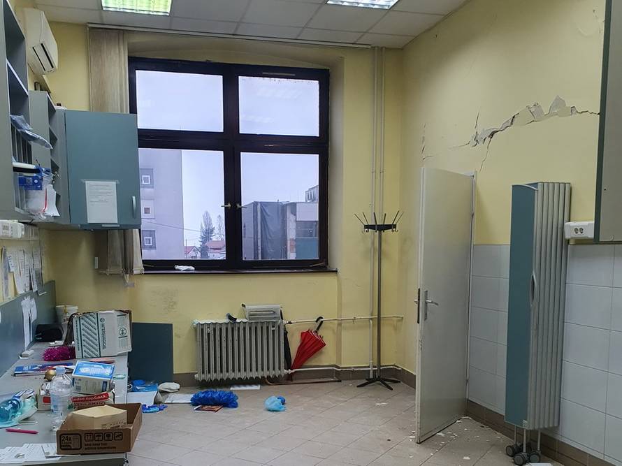 Skupljaju se sredstva za bolnicu u Sisku: Razorena je u potresu