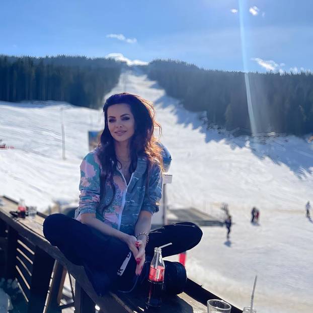 FOTO Tange i bikinije zamijenile su skijama! Koje inačice slavnih žena su bolje - ljetne ili zimske?