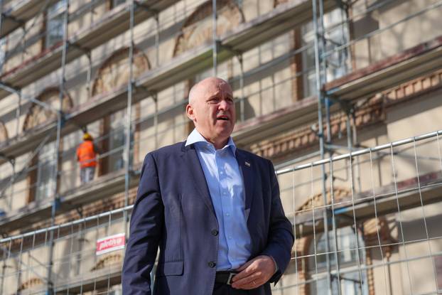 Zagreb: Branko Bačić obišao je gradilište cjelovite obnove zgrade u vlasništvu Republike Hrvatske u Ulici Republike Austrije