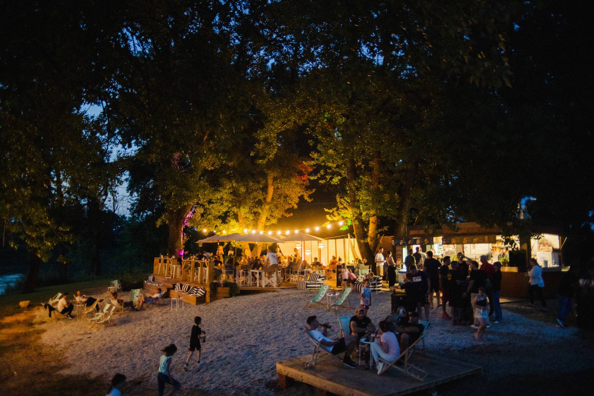 Beach bar na samo 45 minuta od Zagreba? Snackhouse Oz je novo hit mjesto ovog ljeta