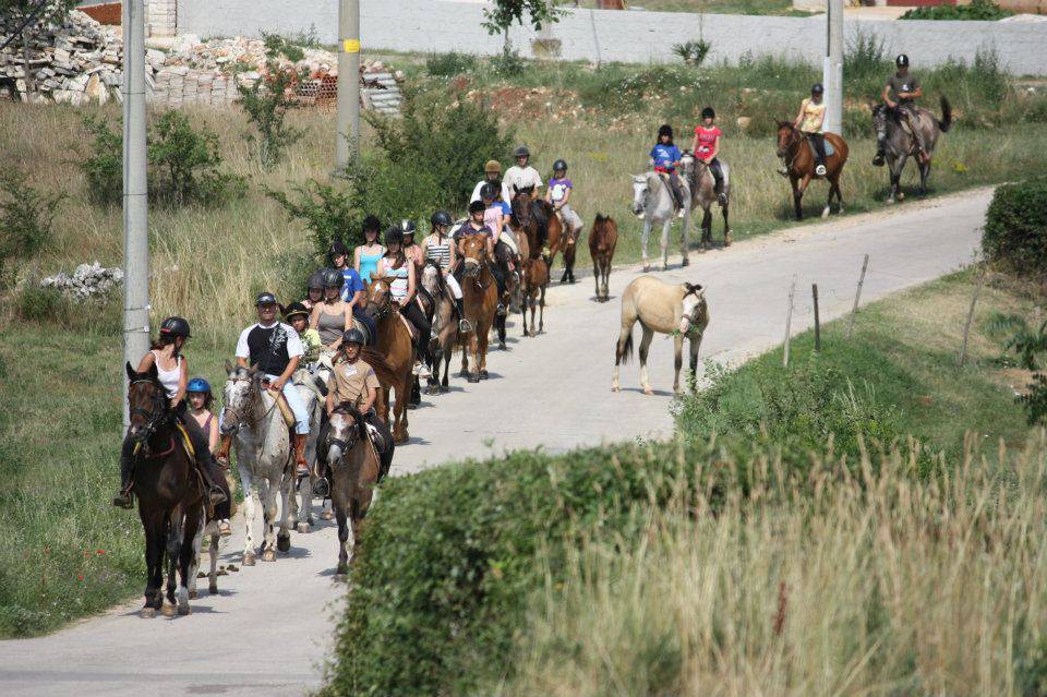 Istra: Djeca uživaju u prirodi i jahanju nakon karantene i potresa i ne žele se vratiti kući