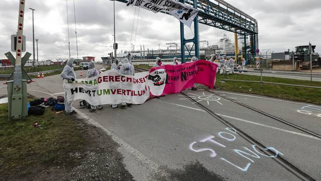Aktivisti za zaštitu okoliša blokirali pristup LNG terminalu u Brunsbüttelu