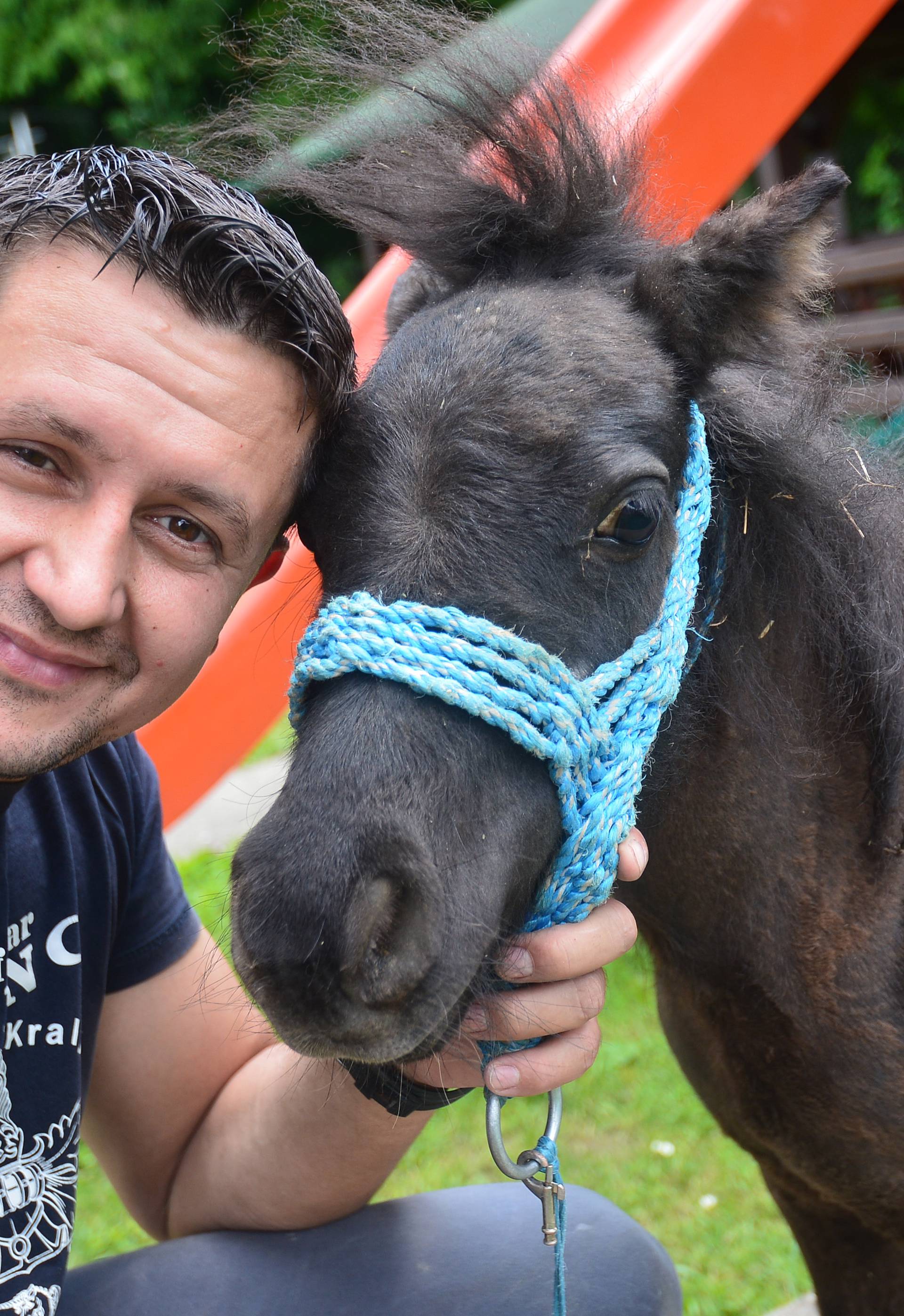 'Meni daj  jedan sok od mrkve, a dečkima ponovi što već piju...'