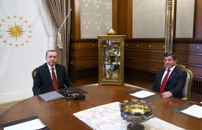 Turski premijer Davutoglu je najavio da  podnosi ostavku