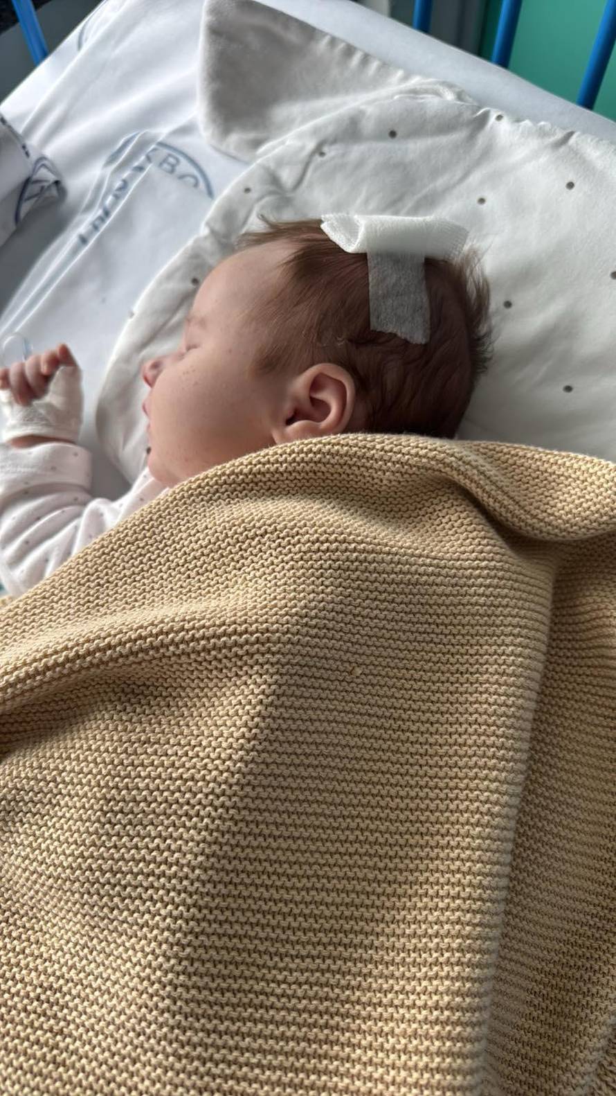 Potresno pismo majke s Brača: 'Liječnik je bebu s vrućicom 40,5 pustio kući. Imala je sepsu...'