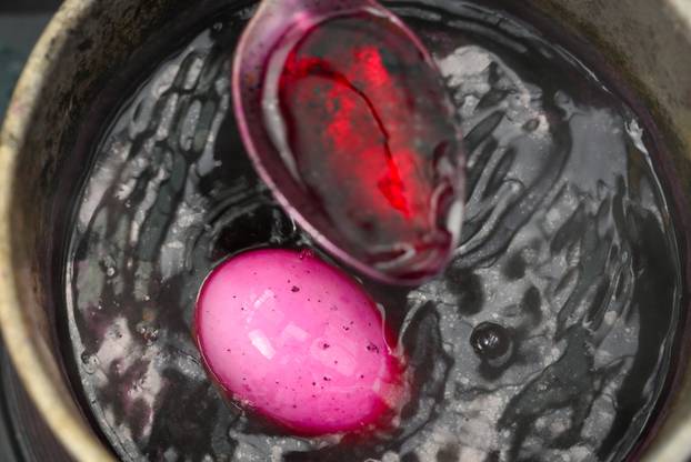 24sata Sveta Nedelja: Željko Ivković boja pisanice prirodnim bojama 