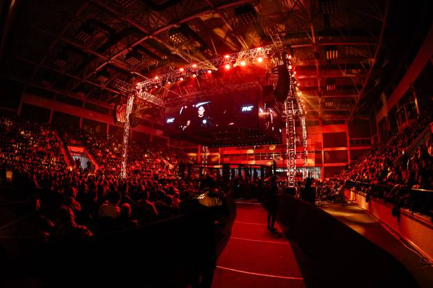 FOTO Krv, znoj, suze i ljepotice. Pogledajte najbolje trenutke s borilačkog spektakla u Sl. Brodu