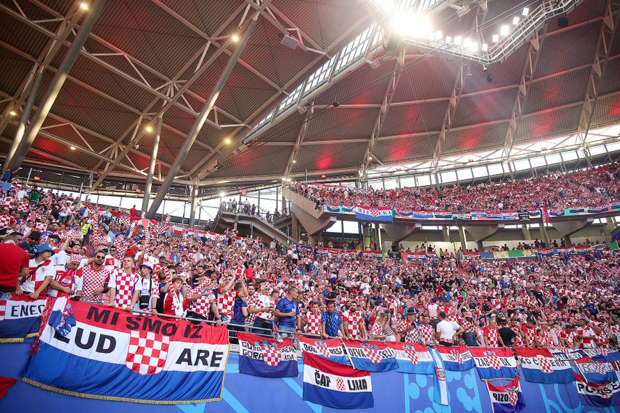 Leipzig: Navija?i uo?i po?etka susreta Hrvatske i Italije u 3. kolu skupine B na Europskom prvenstvu