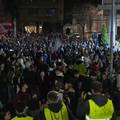 VIDEO Nova akcija studenata u Srbiji: Kasno navečer blokirali RTS i RTV u Beogradu i N. Sadu