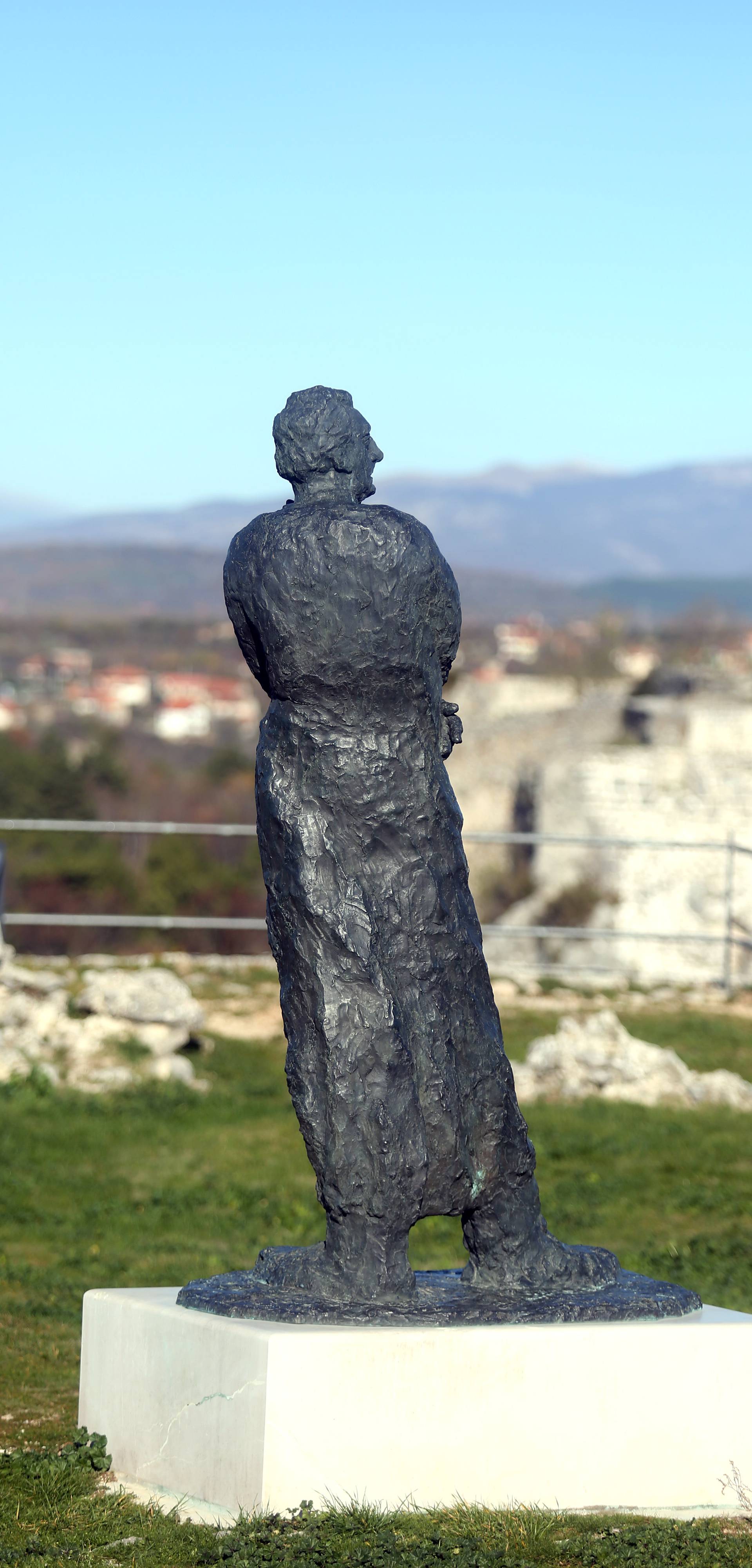 Knin: Spomenik prvom hrvatskom predsjedniku Franji TuÄmanu