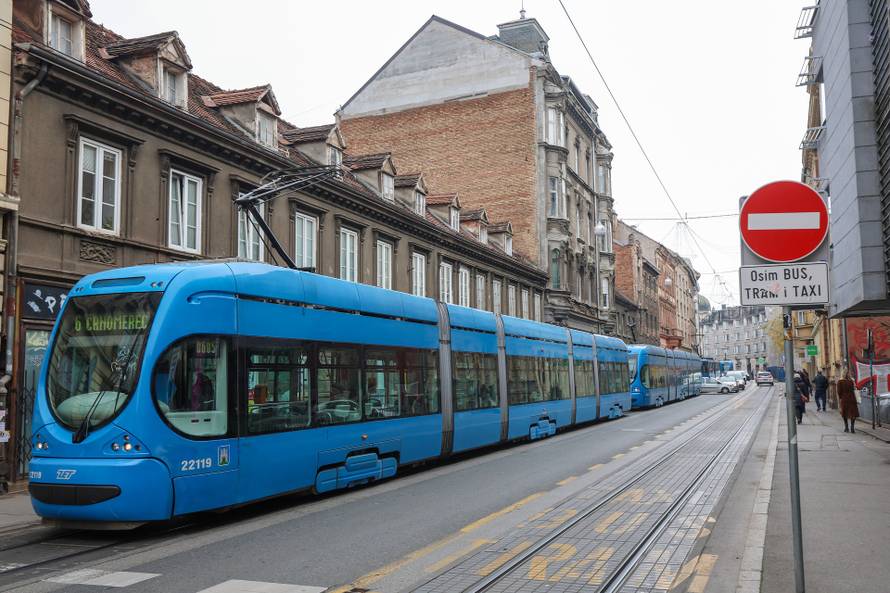 Zagreb: U Ilici zbog sudara tramvaja i autobusa zaustavljen tramvajski promet