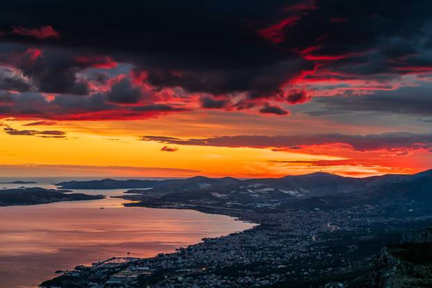 Kozjak: Zalazak sunca promatran sa vrha Sv. Jure 
