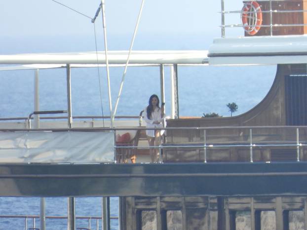 Korčula: Jeff Bezos i Lauren Sanchez odmaraju na palubi svoje jahte Koru
