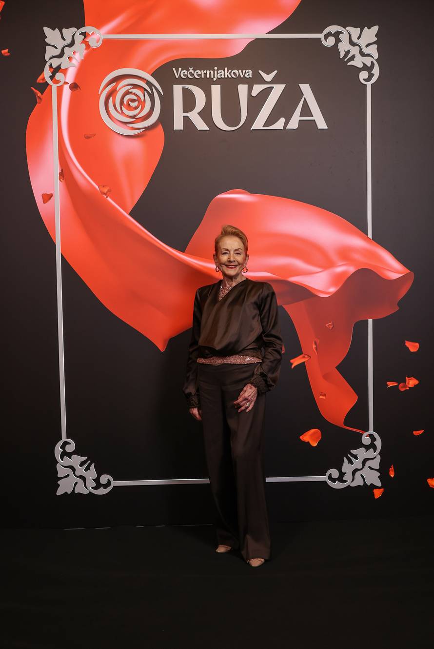 Zagreb: Uzvanici na dodjelu medijske nagrade "Večernjakova ruža" u Hrvatskom narodnom kazalištu