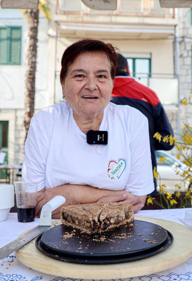 Kaštel Kambelovac: Održana tradicionalna Fešta o boba