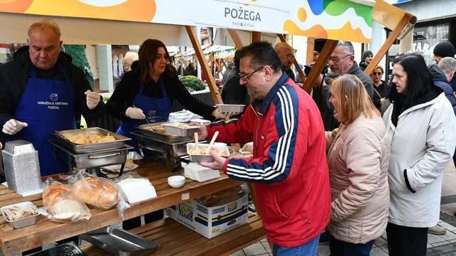 Požega: Tradicionalni Božićni domjenak za građane s tisuću porcija perkelta od soma