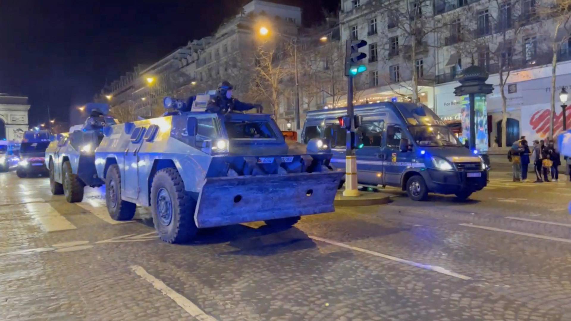 Police disperse COVID protesters in Paris