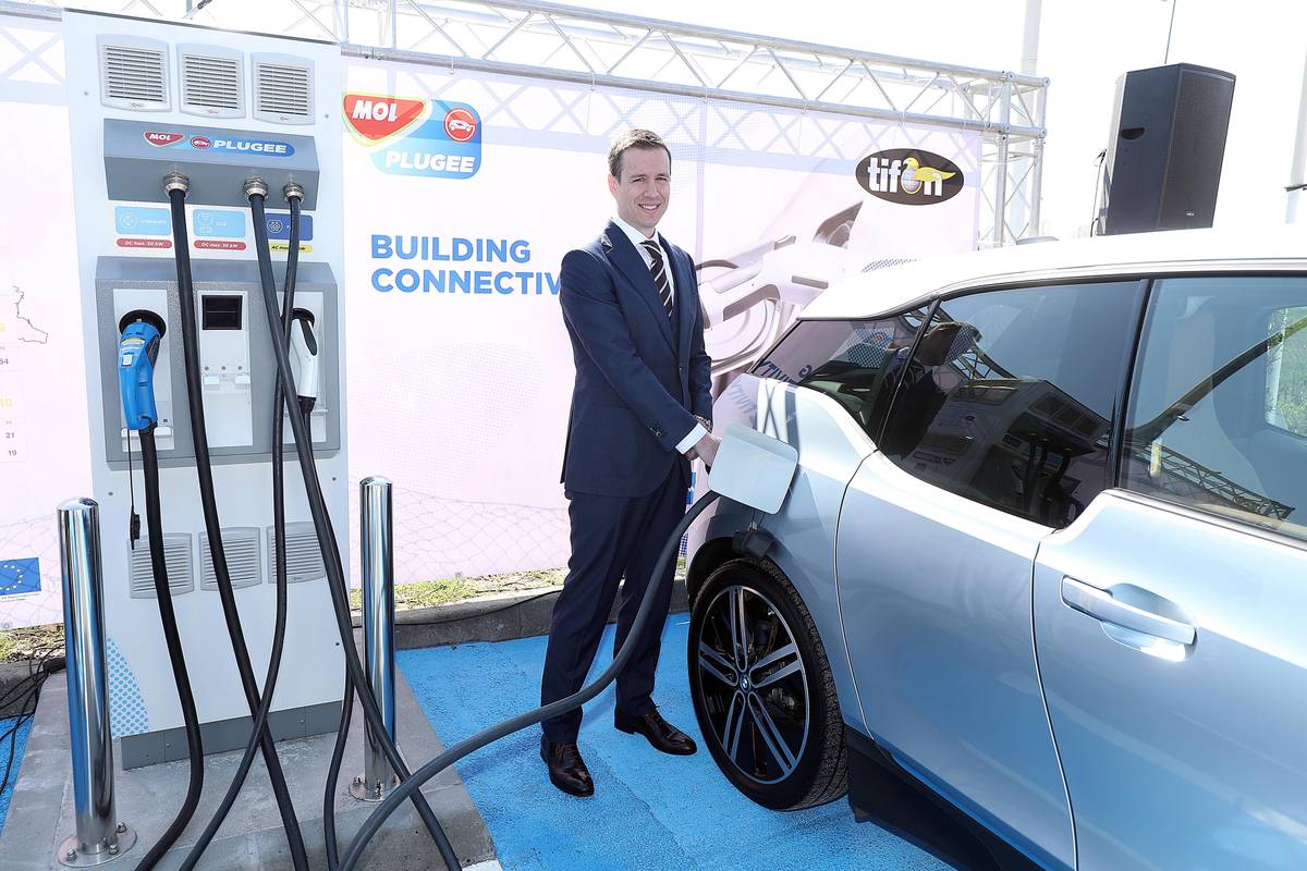 MOL na autocestama nudi brze punjače za električna vozila