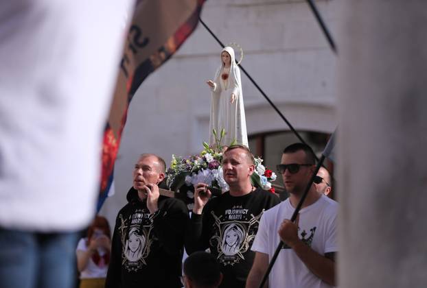 Split: Na Peristilu se održala još jedna muška molitva krunice