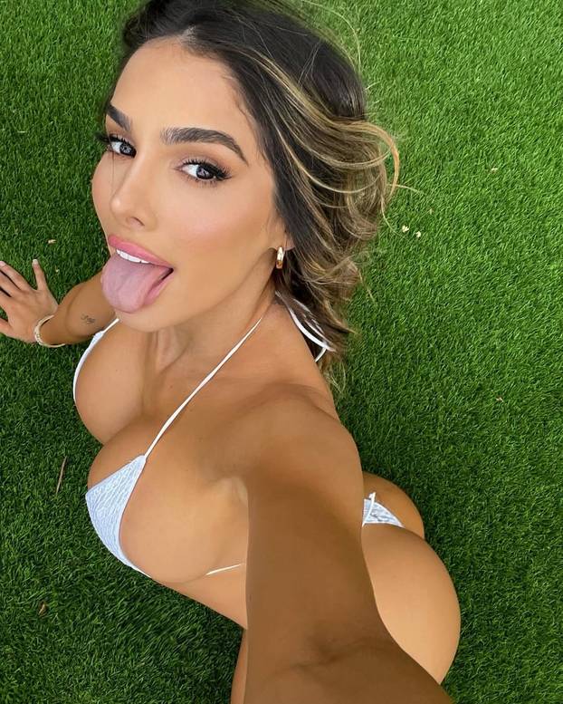 FOTO Lyna ne voli odjeću, draži su joj kupaći kostimi i donje rublje: 'Ja vam živim u bikiniju'