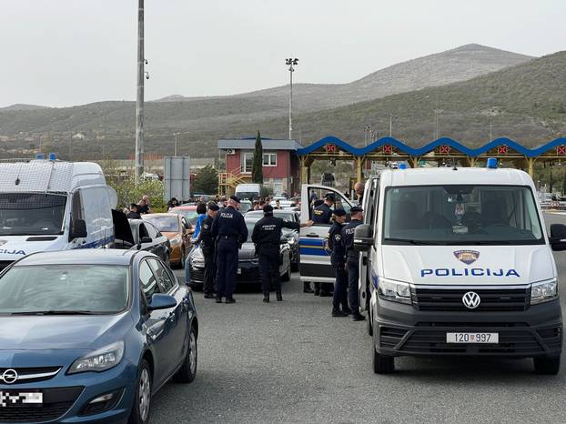 FOTO Boysi u konvoju auta stižu na Poljud. Dočekala ih policija