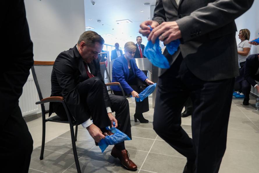 Predsjednica Kolinda Grabar KitaroviÄ nazoÄila je otvorenju Gradskog bazena Velika Gorica