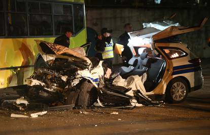 Policijskim autom se zabili u autobus, dvojica su ozlijeđena