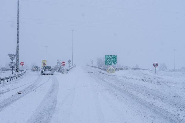 Zimski uvjeti na A1 između čvora Perušić i čvora Gospić
