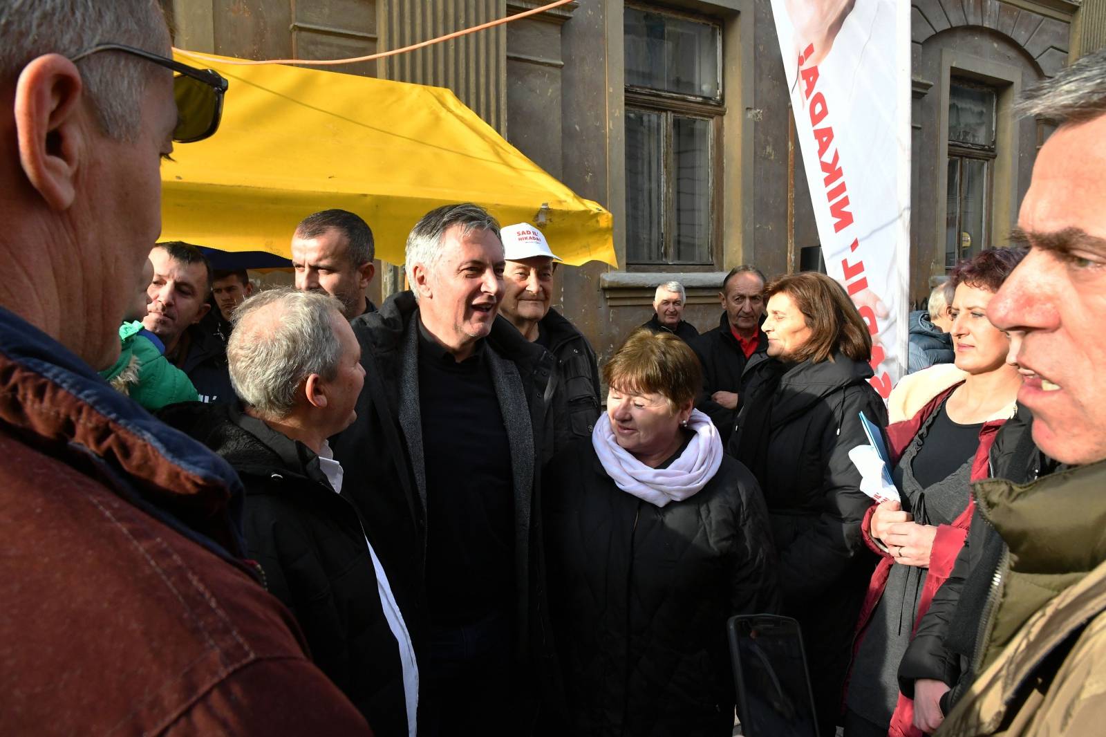 Požega: Predsjednički kandidat Miroslav Škoro družio se s građanima