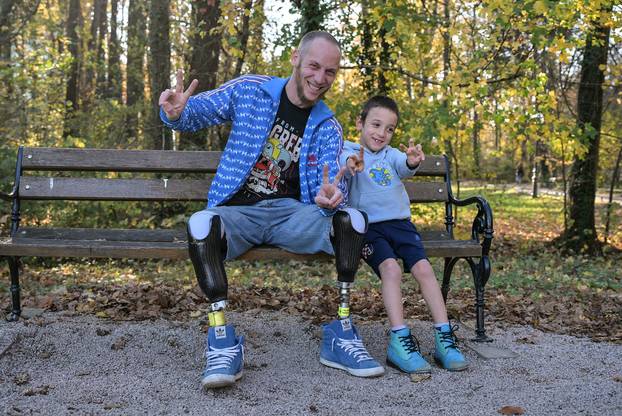 Zagreb: Sin Tonija Bo&scaron;njakovi&cacute;a je prohodao uz ekstremne treninge koje mu je osmislio otac unato&ccaron; cerebralnoj paralizi