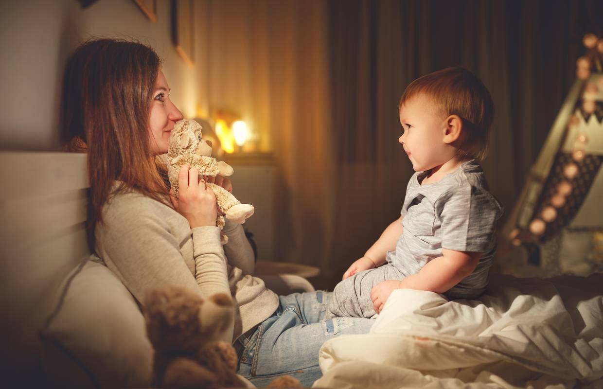Pet načina kako pomoći djeci da se riješe svog straha od mraka