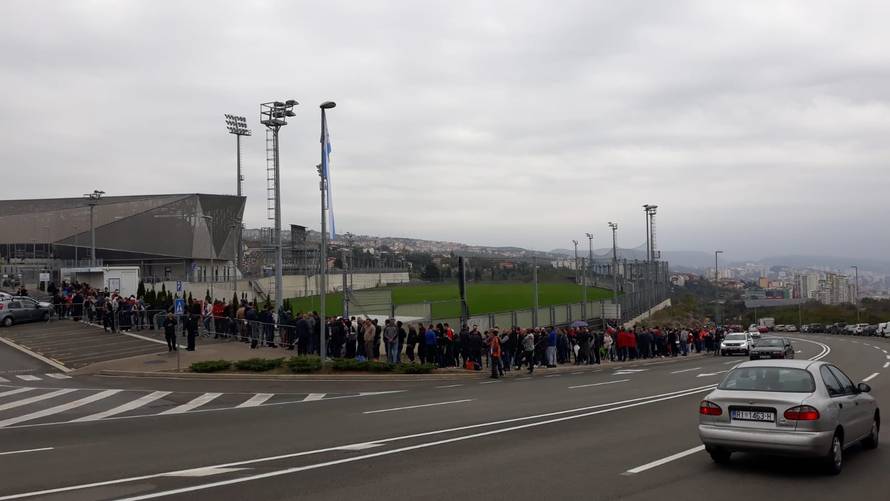 Redovi na Rujevici od 5 ujutro: Zapad rasprodan u pet minuta!