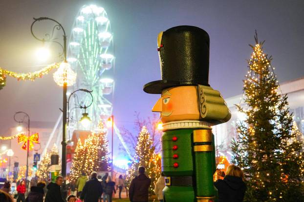 FOTO Najbolji i najraskošniji u Europi! Pogledajte kako izgleda čarobni Advent u Rumunjskoj