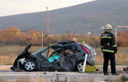 Vozačica kamionu oduzela prednost i poginula u autu