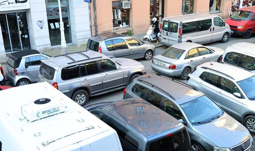 FOTO Kaos u Zagrebu, ulica u samom centru zakrčena autima: 'Kako uopće uspiju izaći otud?!'