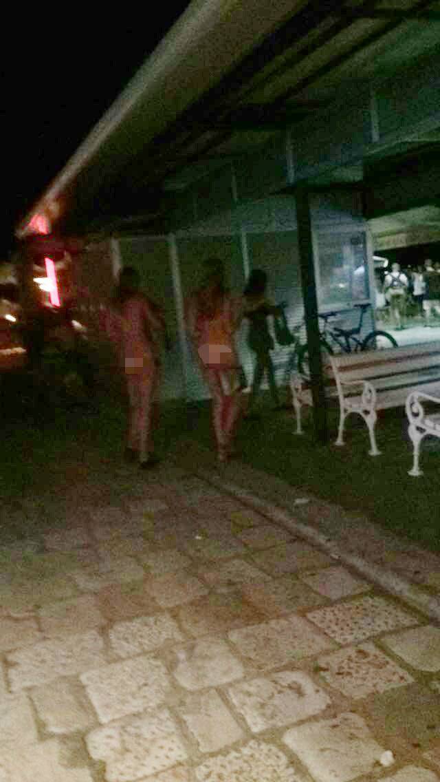 A nisu na nudističkoj plaži: Gole su se šetale po Hvaru...