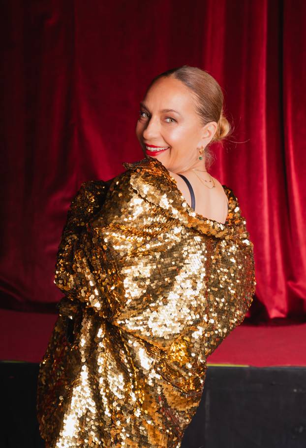 FOTO Ovo još niste vidjeli! Evo kako su naši slavni pozirali