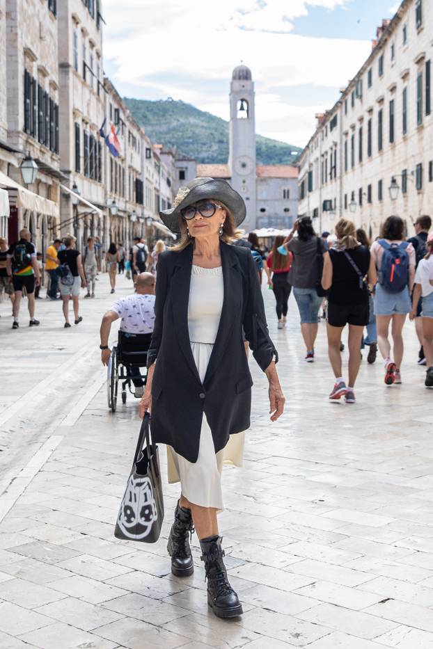 Dubrovnik: Đurđa Tedeschi prošetala Stradunom