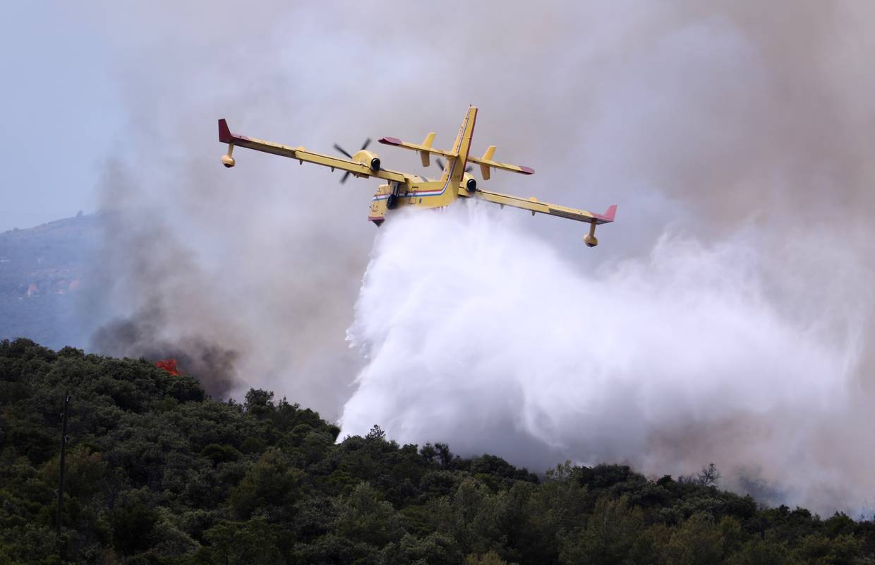 Požar u Marini kraj Trogira pod kontrolom: Izgorjelo 8 hektara