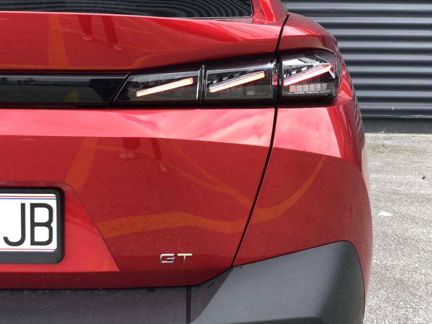 Peugeot 408: Ultimativni crossover svih stilova koji se jako svidio ljubiteljima auta