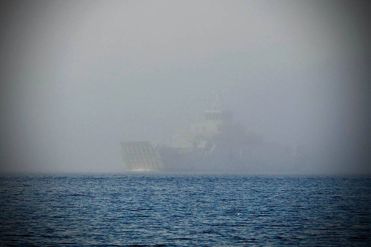 Trajekt poput 'broda duhova': 'Iz magle se čuju samo sirene'