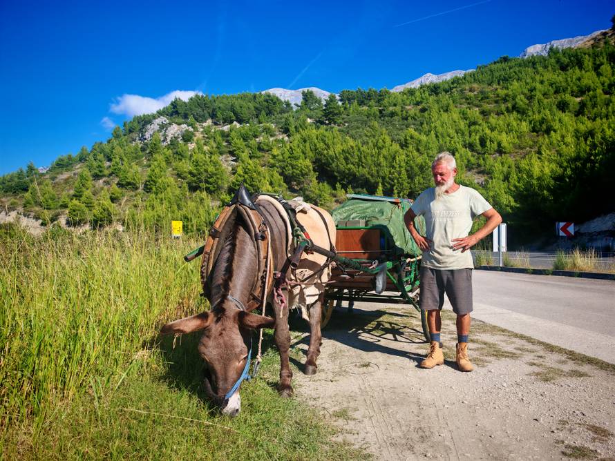 Francuz putuje od Marseillea do Indije - na magarcu!