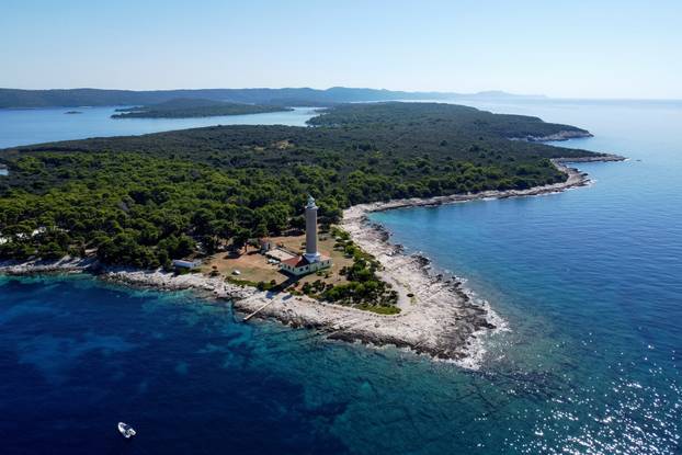 Svjetionik Veli Rat najviši je svjetionik na Jadranu, a uz njega se veže neobična legenda