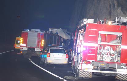 Sudar automobila i šlepera u Zagorju: Poginuo vozač auta