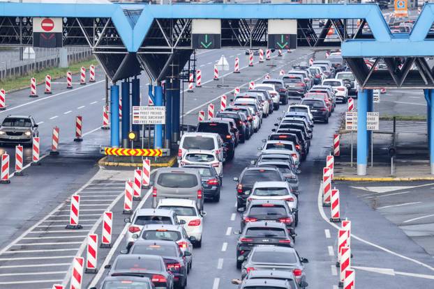 Početak skijaškog tjedna i kraj blagdana uzrok je gužve na graničnom prijelazu Bregana