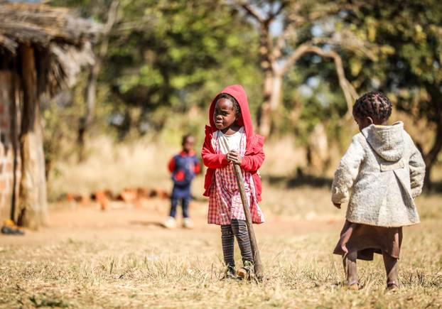 Osijek: Dio postave izložbe fotografija fotoreporterke Pixsella Emice Elveđi "Srce za Afriku"