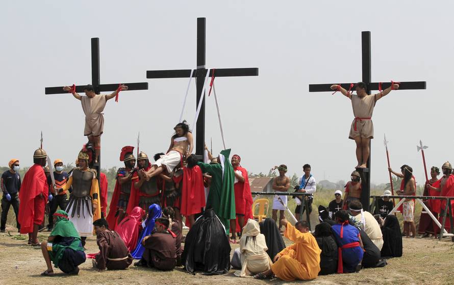 Razapeli ga 30. put: Sve mi je bolnije, na čavlima ostaje meso