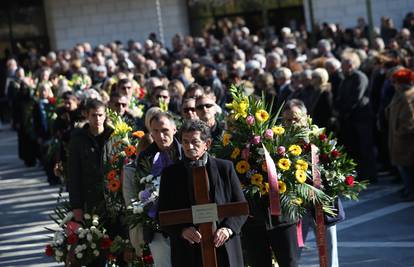 Tisuće ljudi oprostilo se od Predraga Lucića na Lovrincu