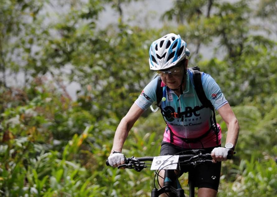 Neustrašiva baka (70) biciklom pokorila bolivijsku Cestu smrti